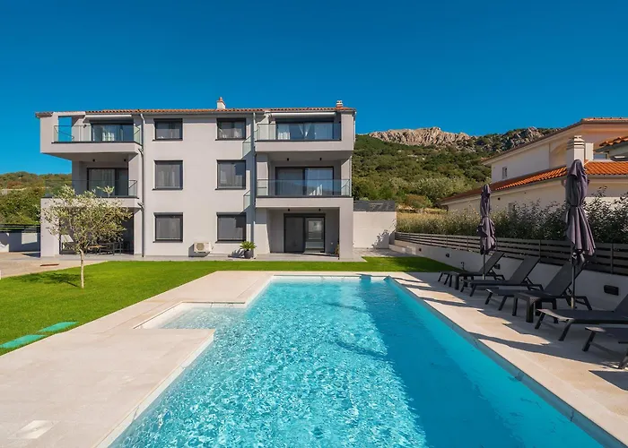 Poolside Apartments Anabella